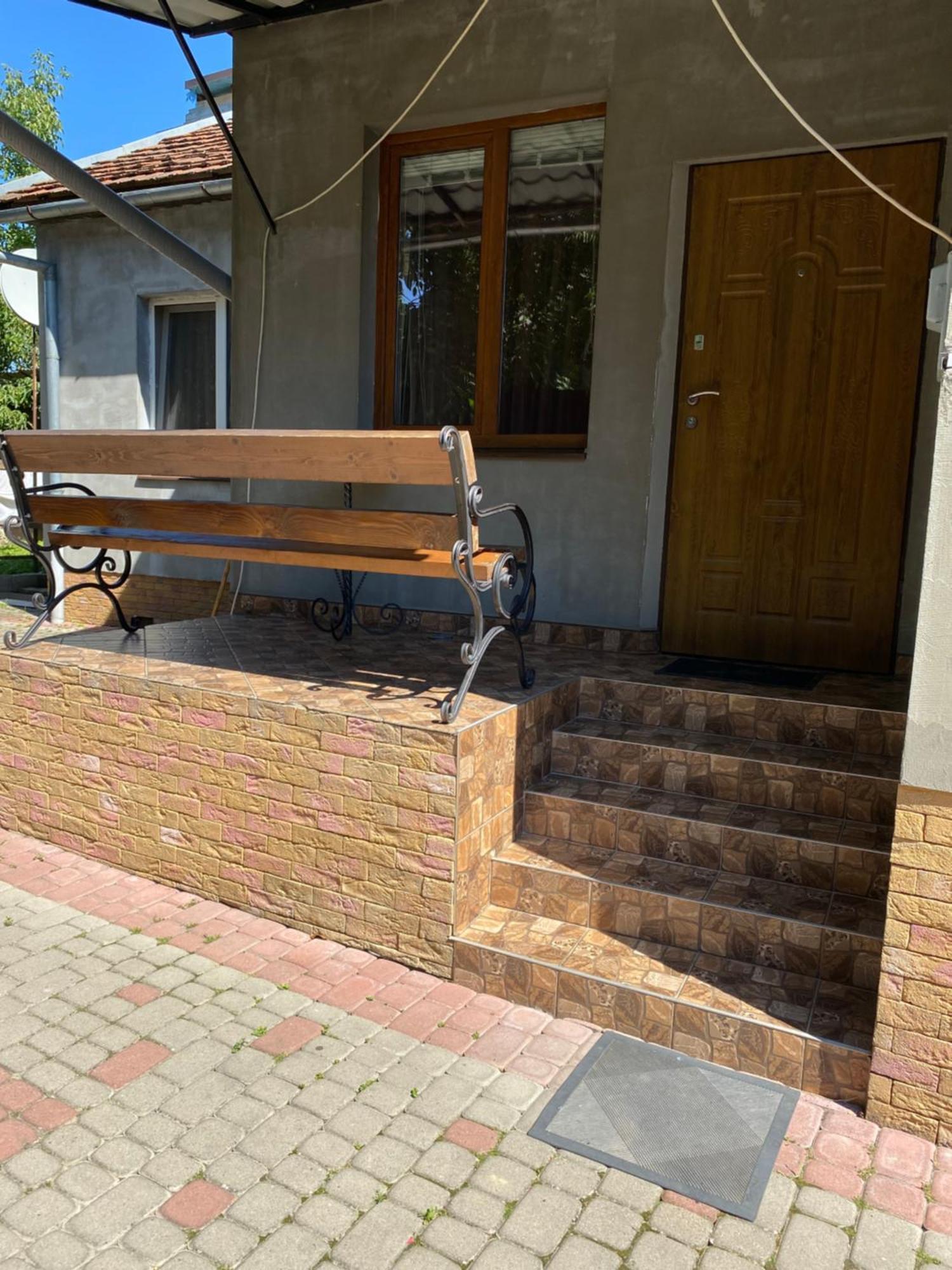 Будинок Для Відпочинку Патріція Beregovo Exterior foto